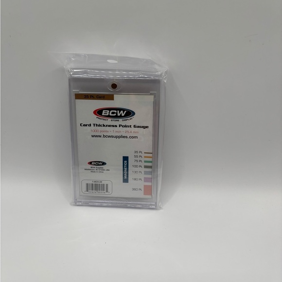 BCW 1-MCH-35 Magnetic Sports/ Trading Card Holder (35 Pt. Card). - Picture 3 of 3